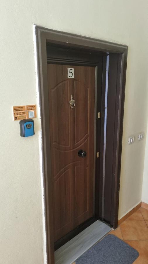 Liqeni Thate, Tirane Apartment ภายนอก รูปภาพ
