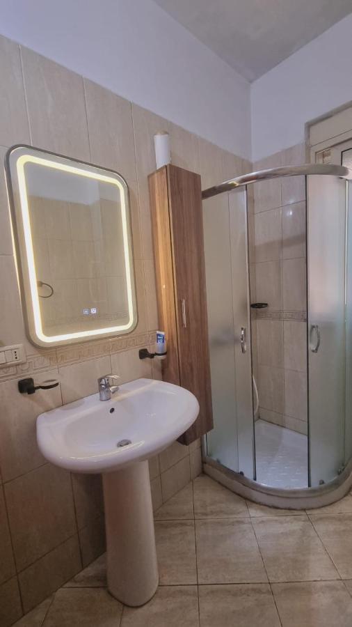 Liqeni Thate, Tirane Apartment ภายนอก รูปภาพ