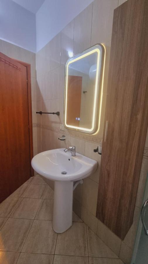 Liqeni Thate, Tirane Apartment ภายนอก รูปภาพ